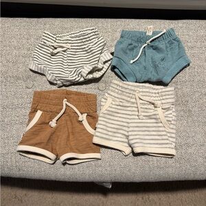Set of 4 Childhoods Size 3-6 Months